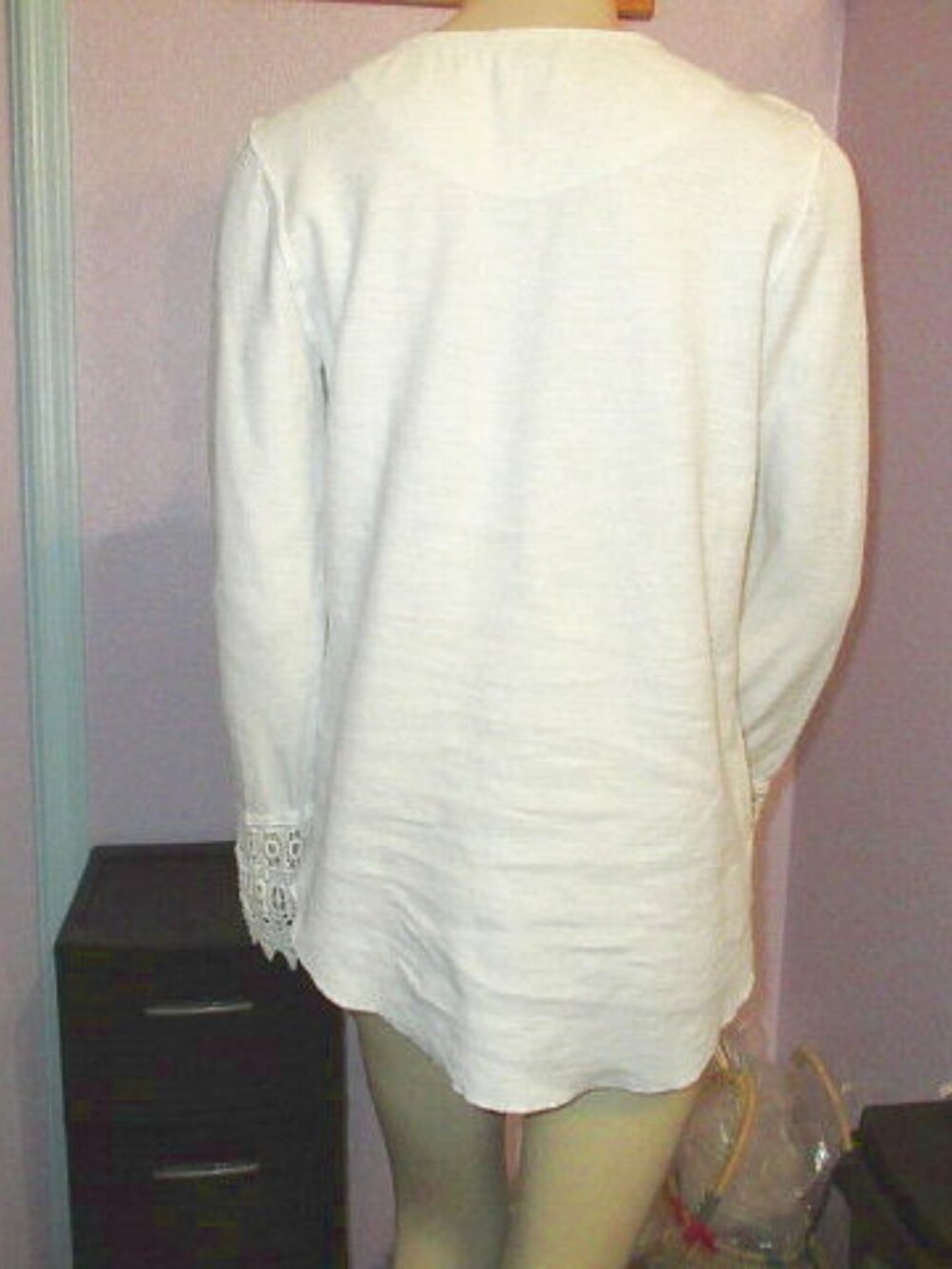 Sundance Henley Top Size M Embroidered Eyelet Crochet Off White Cotton Boho EUC - Picture 8 of 11